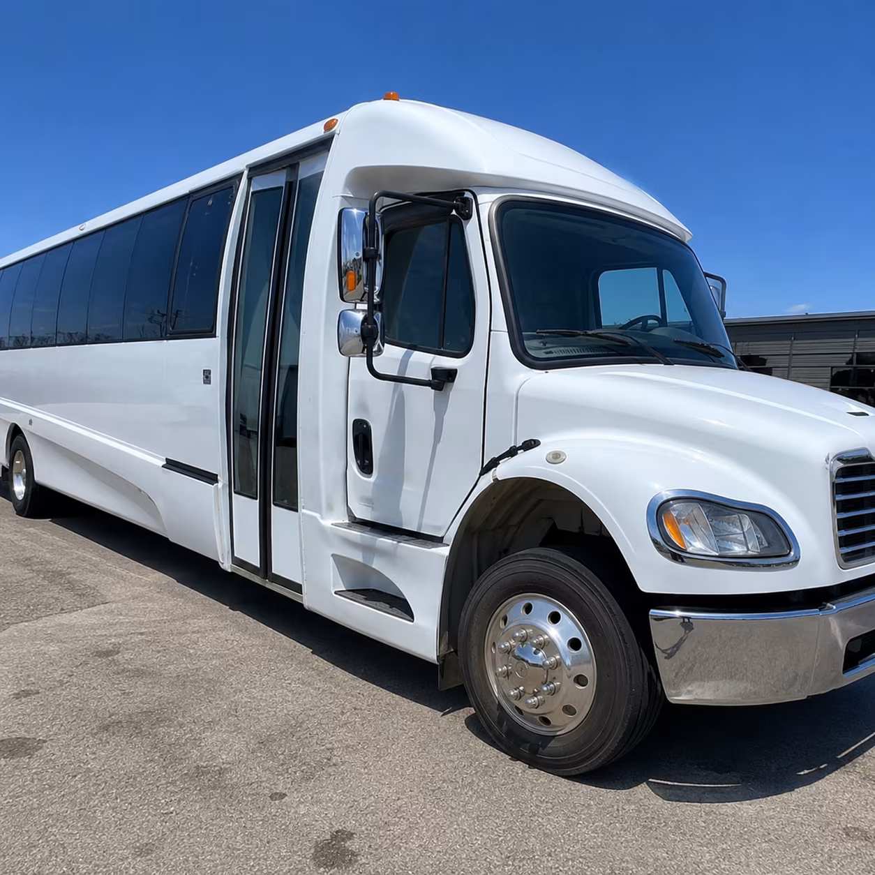Boynton Beach Airport Shuttle & Transportation party bus exterior