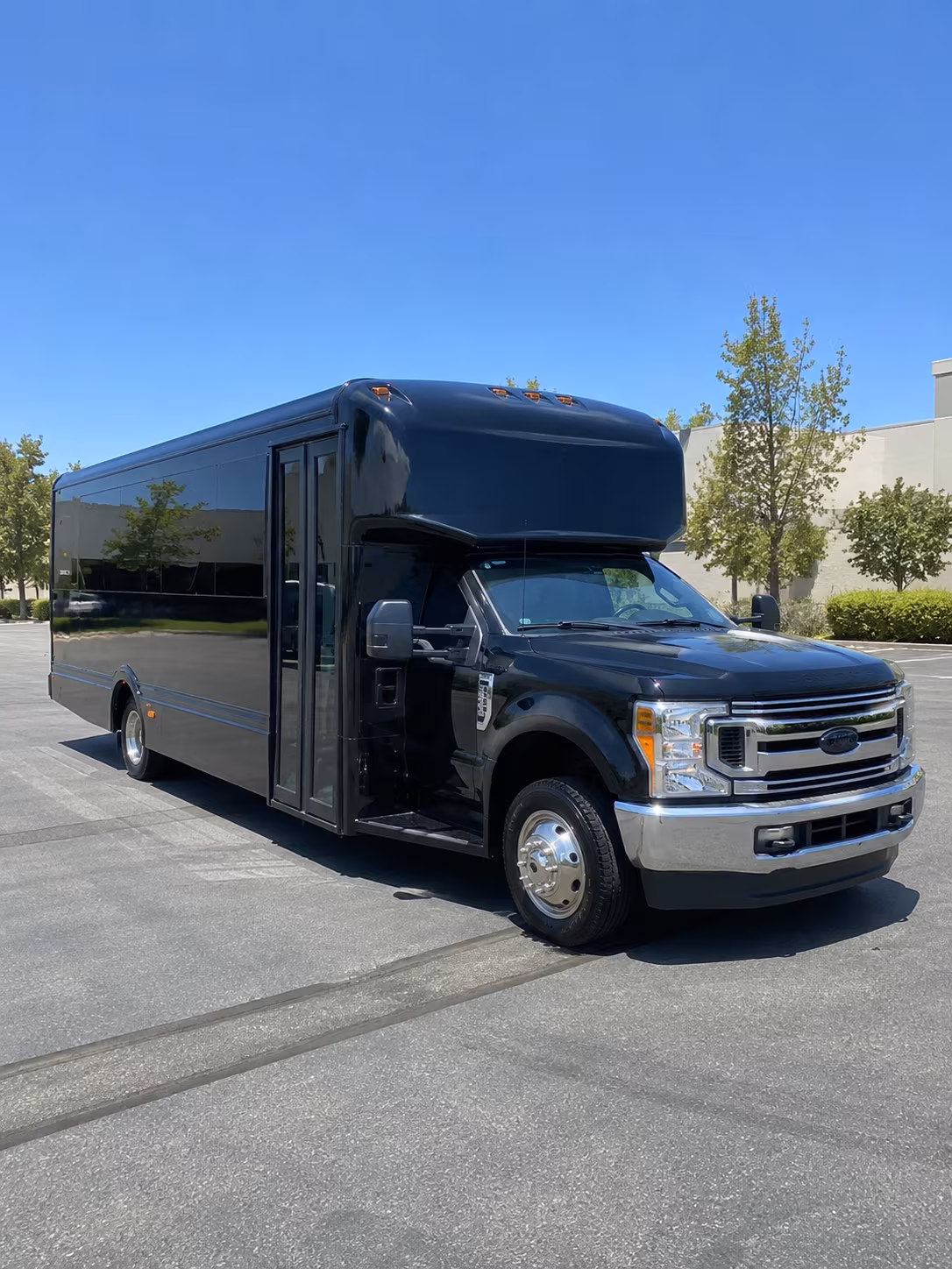 Boynton Beach Birthday, Sweet 16, & Quinceañera Transportation party bus exterior
